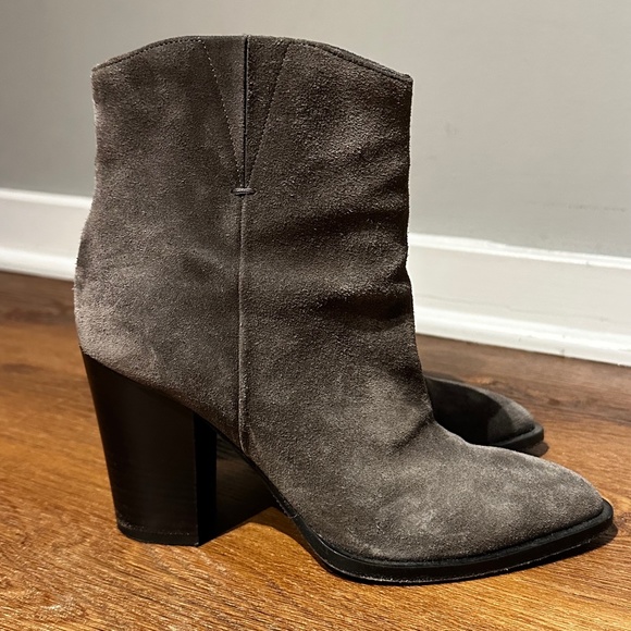 Vince Erving suede pull on block heel Ankle boots Gray Almond Toe Size 6 EU 36 - Picture 1 of 9
